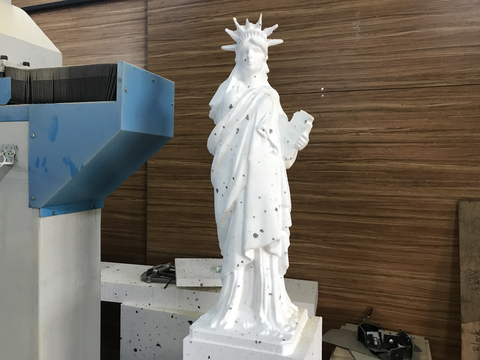 statua-wolno-ci-figura-ze-styropianu-wyprodukowana-dla-seefestspiele